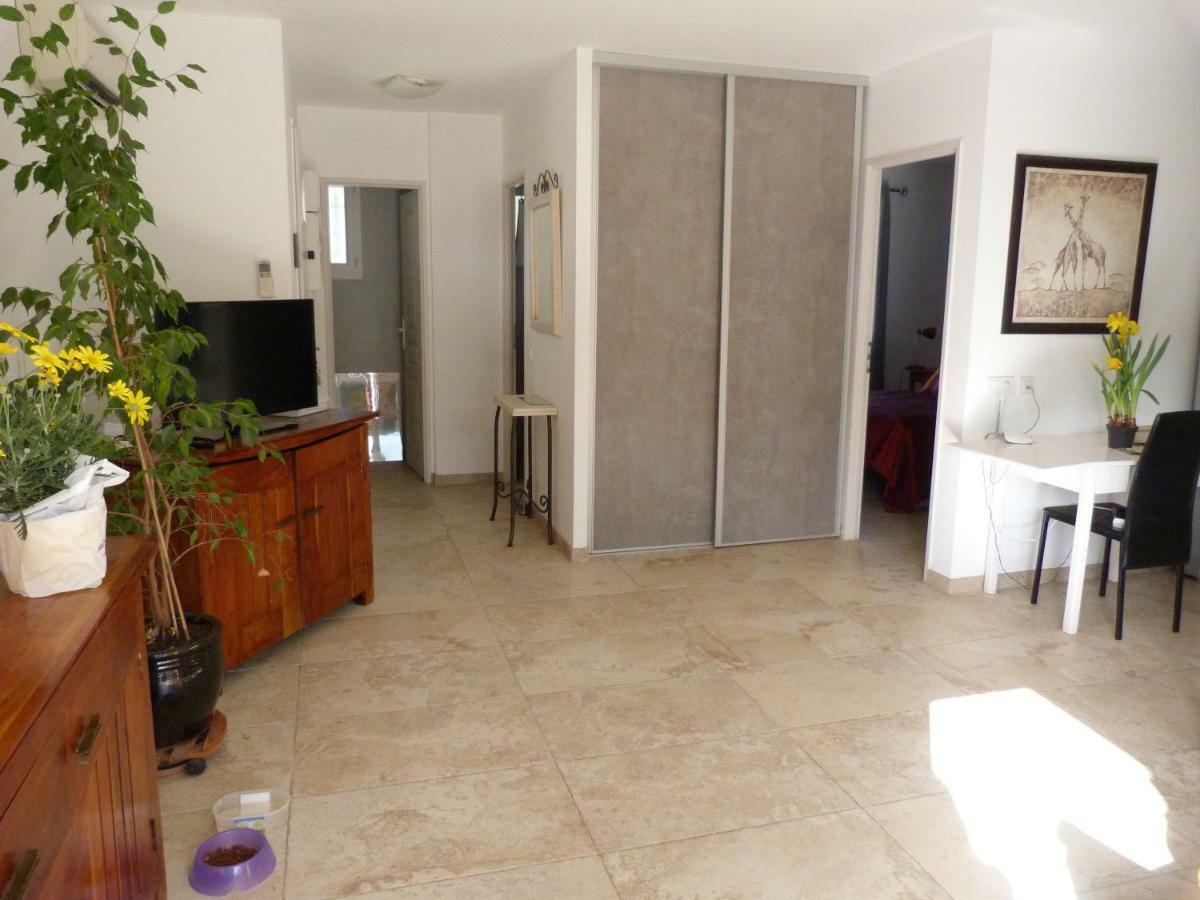 Les Cigales Apartment Alleins Екстериор снимка